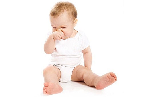 Новорожденный часто чихает