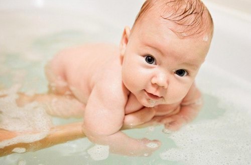 10 правил купания новорождённого