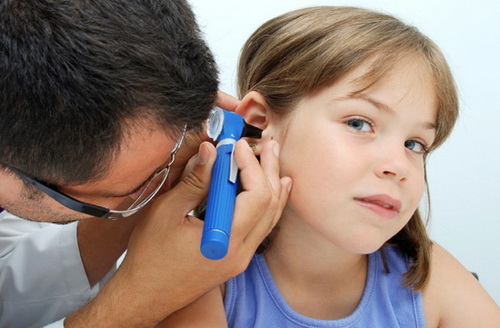 Че делать когда болит ухо у ребенка